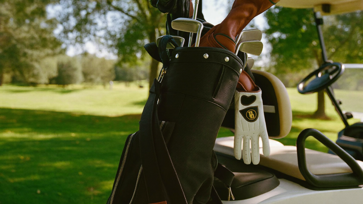 Where Do Golfers Actually Put a Wet Golf Glove During a Round? (And Why Most Methods Fail)